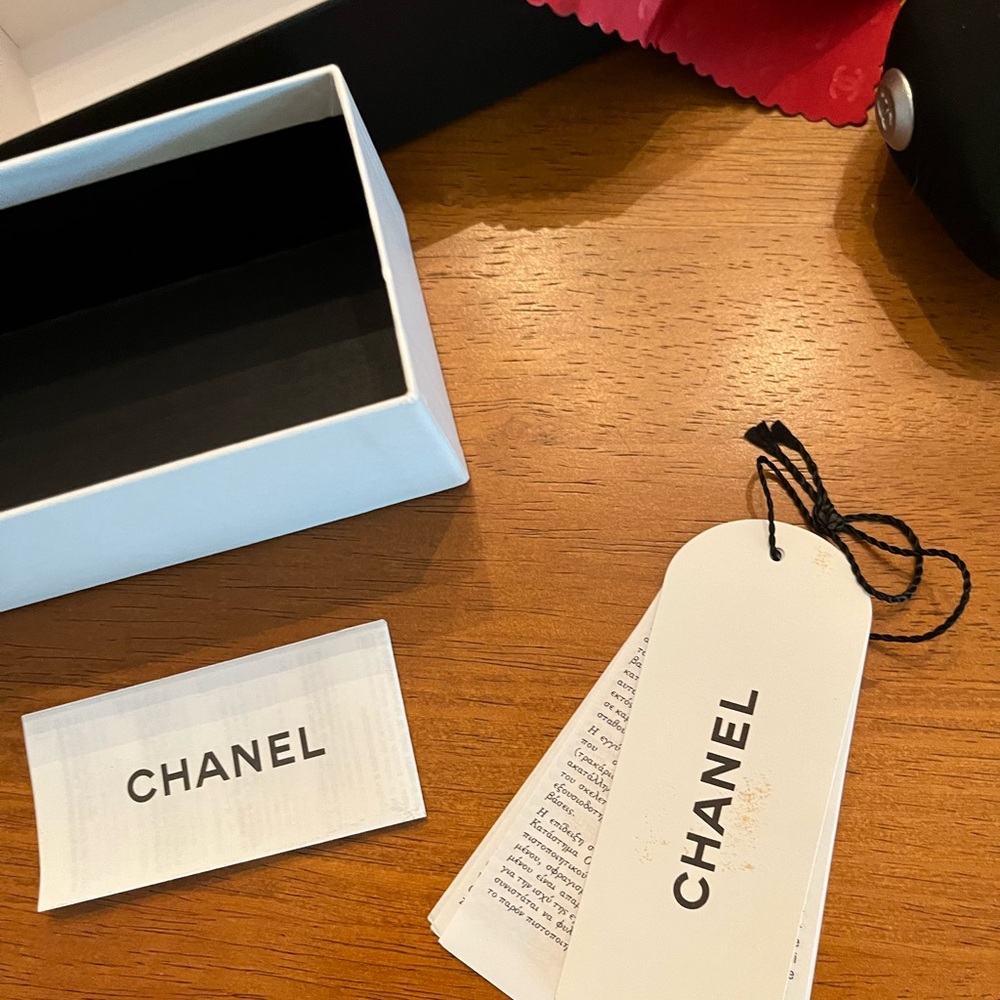 CHANEL Tortoise Shell Sunglasses - Picture 6 of 8